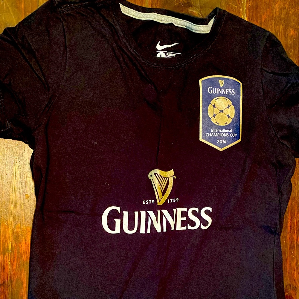 Nike t shirt size Large Guinness Soccer tee Slim Fit